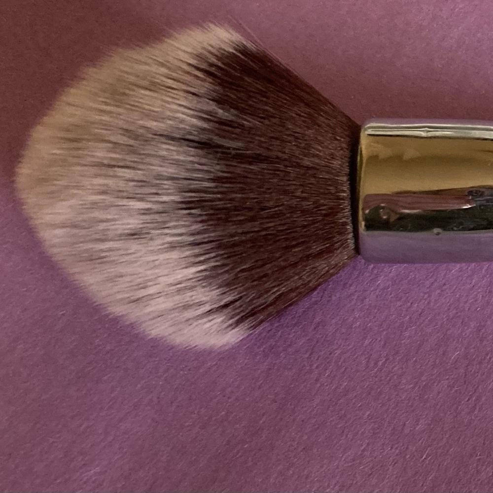It Cosmetics airbrush powder brush